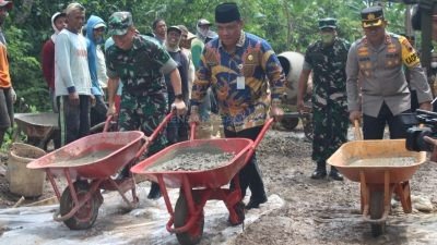 Wakil Bupati Kendal Membuka TMMD Sengkuyung di Desa Wonosari