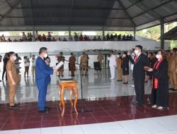 Wabup PYR Lantik Sejumlah Pejabat Administrator, Pejabat Hukum Tua dan Kepsek di Lingkungan Pemkab Minsel