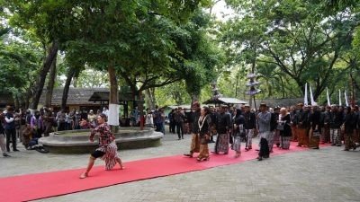 Awali Kegiatan HJB 345, Kirab Api Abadi dari Khayangan Api ke Pendopo Malowopati