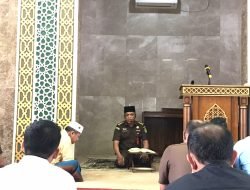 Dr Zulkifli Lubis Sampaikan Tausiyah Ba’da Dzuhur di Masjid Al-Mizan Kejati Riau