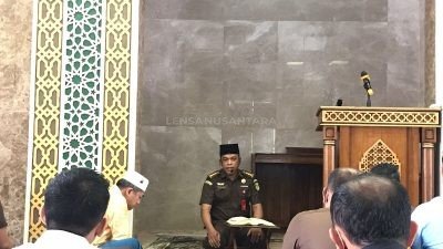 Dr Zulkifli Lubis Sampaikan Tausiyah Ba’da Dzuhur di Masjid Al-Mizan Kejati Riau