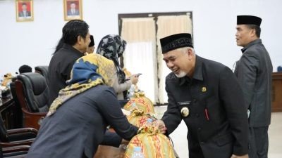 Wabub Bantaeng, Serahkan Ranperda APBD Tahun Anggaran 2022