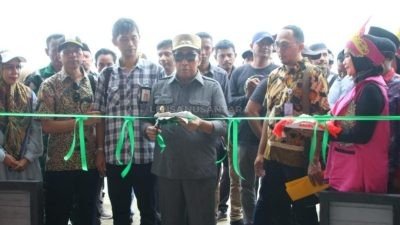 Wakil Bupati Taliabu Resmikan Gedung Balai Desa Lohobuba
