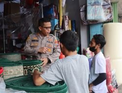 Dikenal Dekat dengan Masyarakat, Kapolres Wimboko Bincang-bincang di Pasar Induk Bondowoso