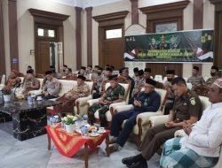 Kapolres Bondowoso bersama Stakeholder Dengarkan Ceramah Gus Muwaffiq di Acara Maulid Nabi Muhammad SAW