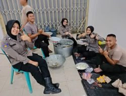 Puluhan Polwan Polres Blitar Bantu Dapur Lapangan Hingga Trauma Healing