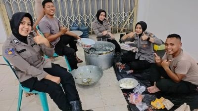 Puluhan Polwan Polres Blitar Bantu Dapur Lapangan Hingga Trauma Healing