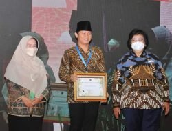 Hasil Perjuanganya Bupati Trenggalek Raih Penghargaan dari Kementrian LKH RI
