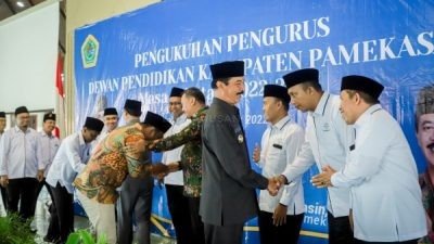 Wabup Fattah Jasin Lantik 11 Dewan Pendidikan Pamekasan
