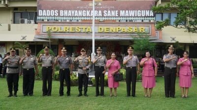 Enam Personel Polresta Denpasar Terima Korp Raport Perwira Penghargaan