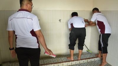 Kapolres Bondowoso Pimpin Langsung Kerja Bakti di Masjid KH. Hasyim Asy’ari