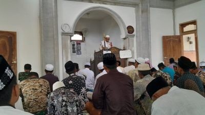 Satgas TMMD Ke-115 Kodim 0826 Pamekasan Isi Khotbah Jum’at di Masjid Al Kausar