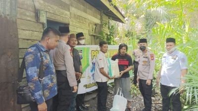 Sahabat Polisi Indonesia DPW Riau Dampingi Polsek Tambang Lakukan Jumat Berkah Berbagi Sembako Kepada Warga Kurang Mampu