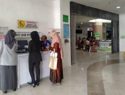 Hindari Antrean, Warga Manfaatkan Smart Hospital Untuk Pendaftaran Online RSUD Sumberrejo