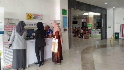 Hindari Antrean, Warga Manfaatkan Smart Hospital Untuk Pendaftaran Online RSUD Sumberrejo