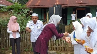 Hadiri Pengajian Akbar BKMT, Ketua TP PKK Tapsel Bawa Oleh-oleh Untuk Lansia Rentan Ekonomi