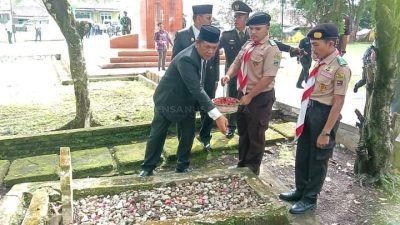 Peringatan Hari Pahlawan, Wali Kota Irsan Efendi Nasution Tabur Bunga di Makam Pahlawan