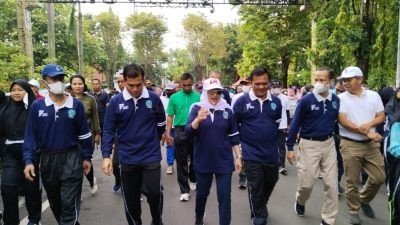 Ikuti Jalan Sehat, Bupati Bojonegoro Ajak Warga Selalu Sehat untuk Bangkit Bersama