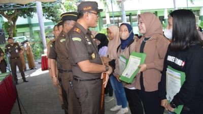 Setelah Diperiksa Kejaksaan Situbondo Terkait Penahanan Ijazah, Salah Satu Sekolah SMK Bagikan 400 Ijazah ke Alumni