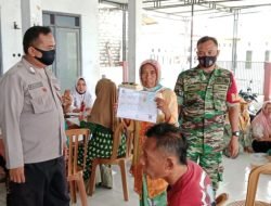 Babinsa Koramil 0826-02 Tlanakan Pendampingan Penyaluran BLT Oleh Pemerintah Desa Bandaran