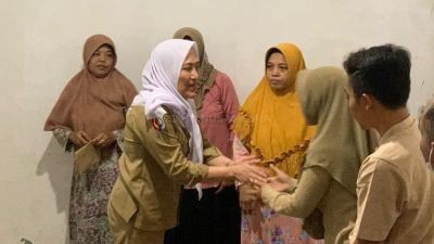 Turut Berbelasungkawa, Bupati Anna Mu’awanah Sambangi Keluarga Anak Tenggelam