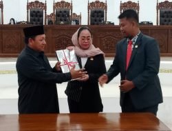 Bupati H. Aliong Mus Hadiri Rapat Paripurna KUA PPAS DPRD Taliabu