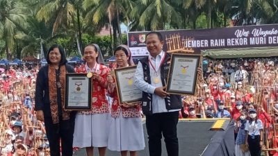 Luar Biasa..!! Angklung Jember Pecahkan Rekor MURI