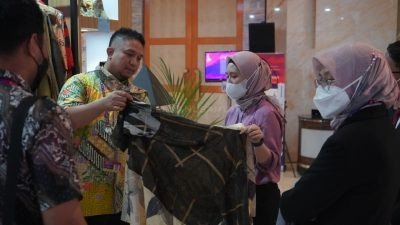 Gunakan Teknik Ecoprint, Fashion Lokal Asal Bogor Berhasil Mendunia
