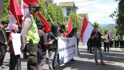 Mahasiswa Trenggalek Gelar Aksi Damai Tolak Pasal RKUHP Bermasalah, Polisi Berikan Pengawalan