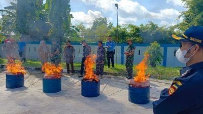Jutaan Batang Rokok Hasil Operasi DJBC Riau dan KPPBC TMP B Dumai Dibakar dan Dipotong