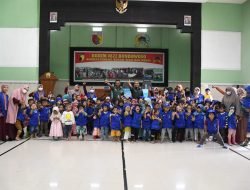 Mengenal TNI Sejak Dini, TK Insan Cendekia Kunjungi Kodim 0822 Bondowoso