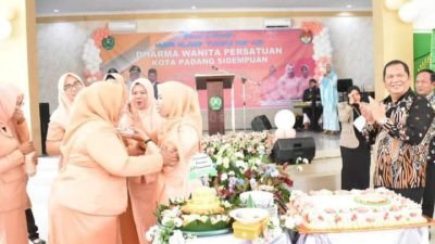 Walikota Padang Sidempuan Hadiri Peringatan HUT Dharma Wanita Persatuan Ke- 23 Tahun