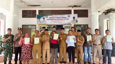 Bupati Kaur Serahkan 703 Sertifikat Tanah di Dua Kecamatan