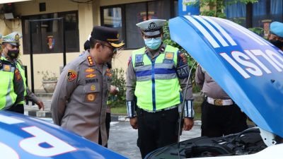 Kapolresta Denpasar Cek Kesiapan Personel Sat Lantas Jelang Pengamanan Nataru