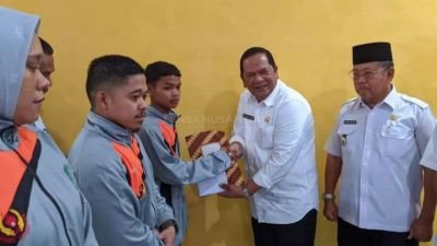 Wali Kota Padang Sidempuan Serahkan Tali Asih Kepada Sejumlah Atlet Berprestasi dan Pelatih