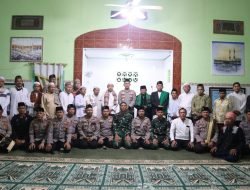 Polres Bondowoso Membagikan 1000 Al Qur’an kepada Masjid dan Musholla