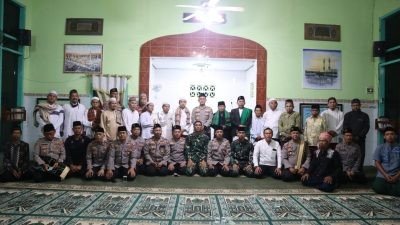 Polres Bondowoso Membagikan 1000 Al Qur’an kepada Masjid dan Musholla