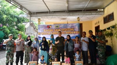 Dandim 0822 Bondowoso Serahkan Bansos Anak Stunting di Desa Sumber Kalong
