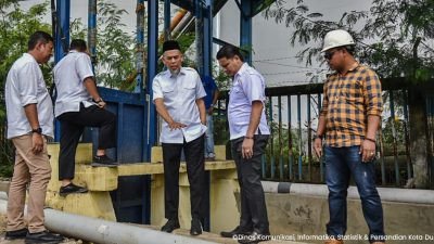 Didampingi Kadis PUPR, Wali Kota Dumai Tinjau Proyek Pengendali Banjir