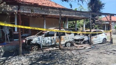 2 Mobil Milik Warga Pamekasan Ludes Terbakar