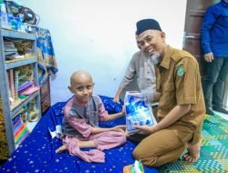 Wali Kota Dumai Jenguk Bocah Pengidap Penyakit Osteosarcoma