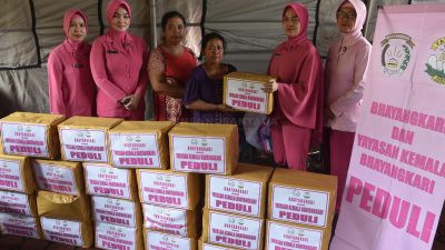 Yayasan Kemala Bhayangkari Jawa Timur Berikan Bantuan Korban Banjir di Bondowoso