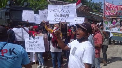 Ratusan Pemuda Desa Grenden Jember Gelar Unjuk Rasa Tuntut PT Imasco Asiatic
