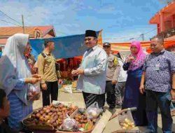 Kunjungi Pasar Inpres Kumpulan, Bupati Pasaman Tinjau Operasi Pasar dan Aktifitas Jual Beli