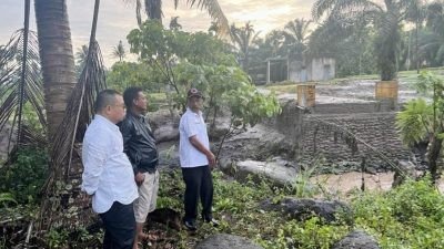 Sekda Mara Ondak Tinjau Banjir di Malampah Pasaman, Bupati Benny Imbau Warga Tetap Tenang