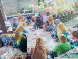 40 Ibu Rumah Tangga di Banjarnegara, Ikuti Pelatihan Pembuatan Kerajinan Besek Bersama Bacaleg Golkar