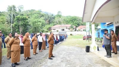 Bupati Dolly Pasaribu Berkantor di Kecamatan Tantom Angkola Tapsel