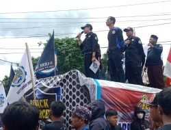 Sarbumusi Jember Demo Depan Pendopo Tolak Upah Pekerja Dibawah UMK