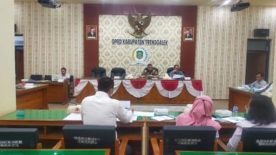 Komisi II DPRD Trenggalek dengan OPD Mitra Kerja Evaluasi Pelaksanaan APBD Tahun 2023