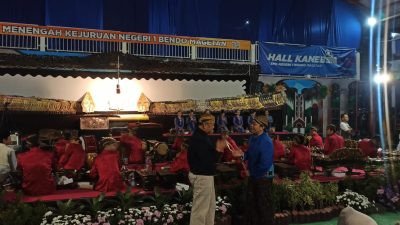 Bupati Magetan Hadiri Pagelaran Wayang Kulit HUT SMKN 1 Bendo ke-21